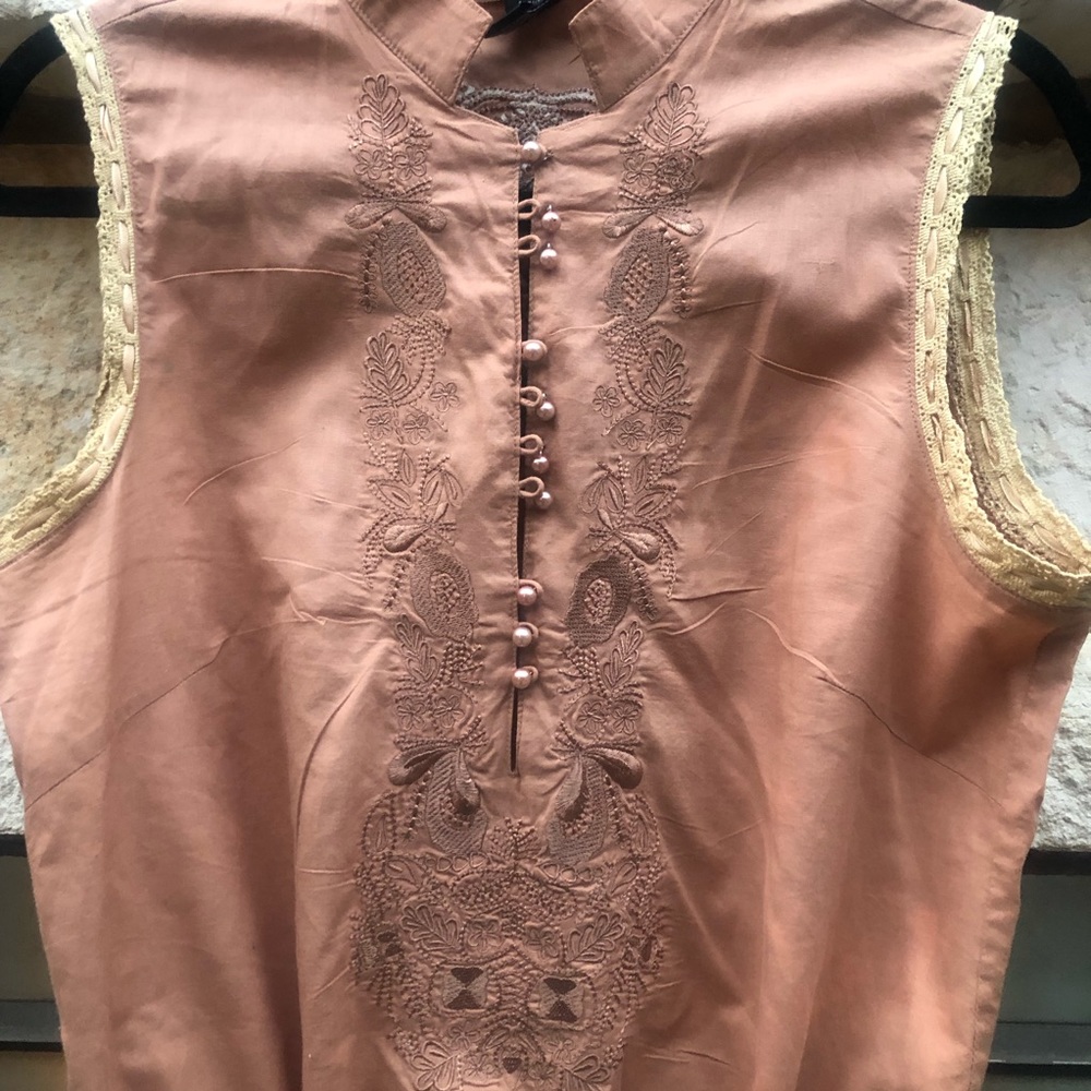Embroidered blush tunic - Picture 2 of 8